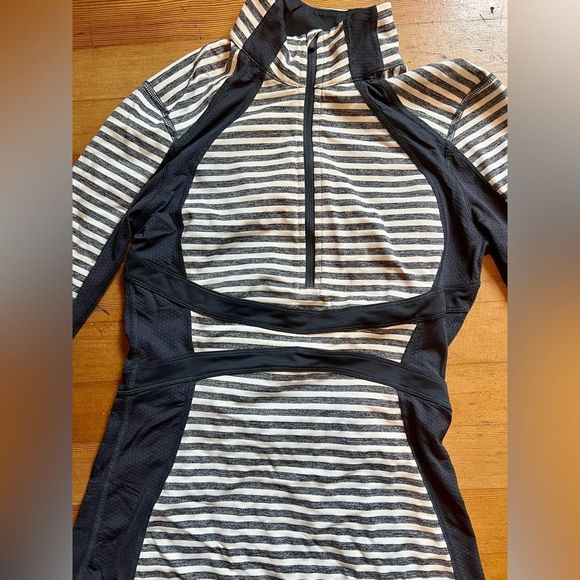 Lululemon Run Hills pullover, size 4 - Picture 5 of 8